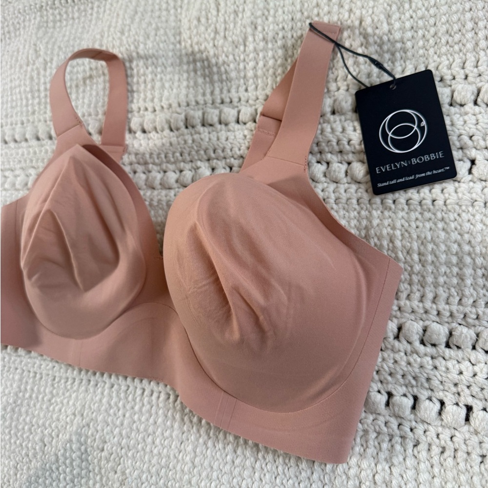 Evelyn & Bobbie Starlette Plunge Bra Wireless Padded Seamless Support NWT Size M - Picture 3 of 15